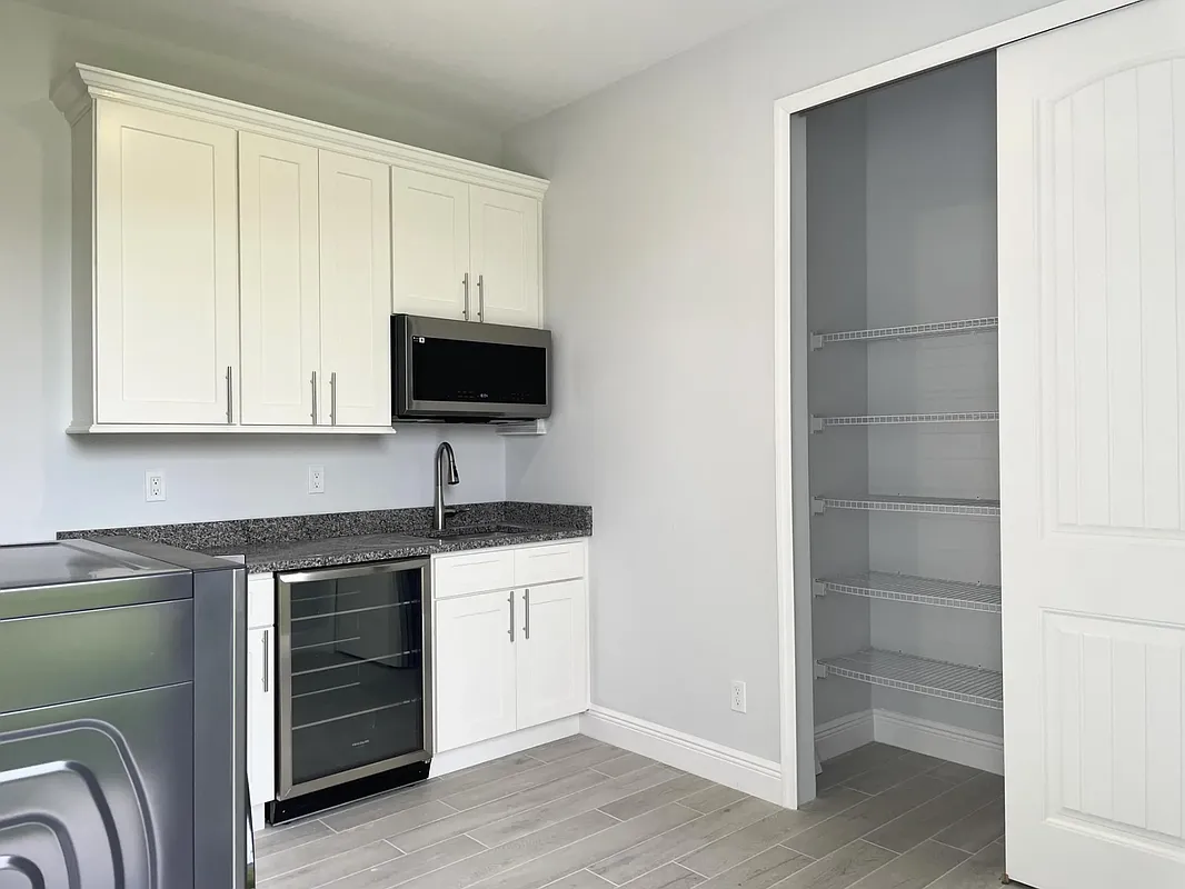 1 bed, 1.0 bath, 400 sqft, $1,200 — Photo 3