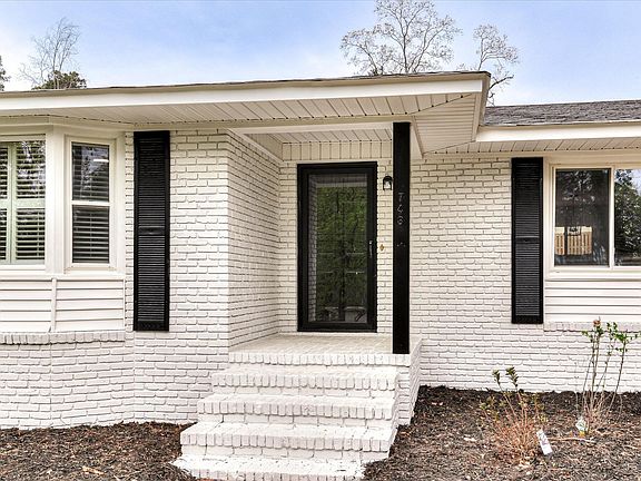 3rd image of 743 Lancaster Road