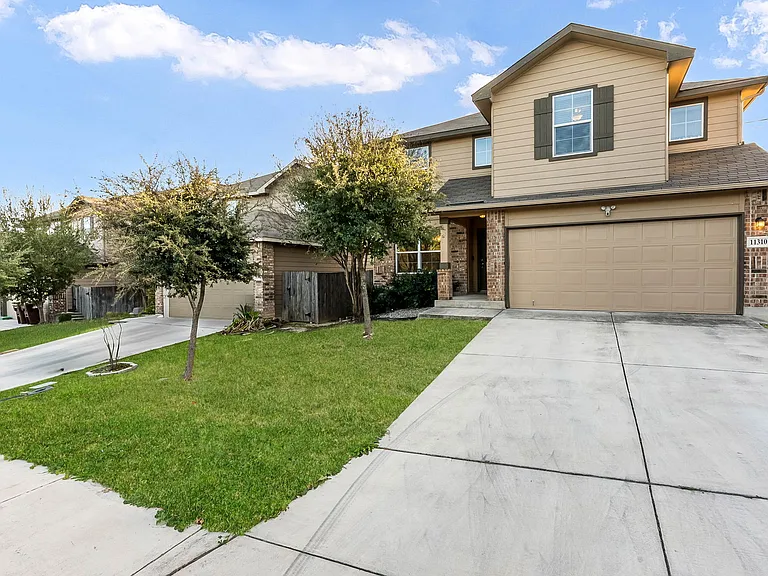 11310 Eagle Tree — Photo 2