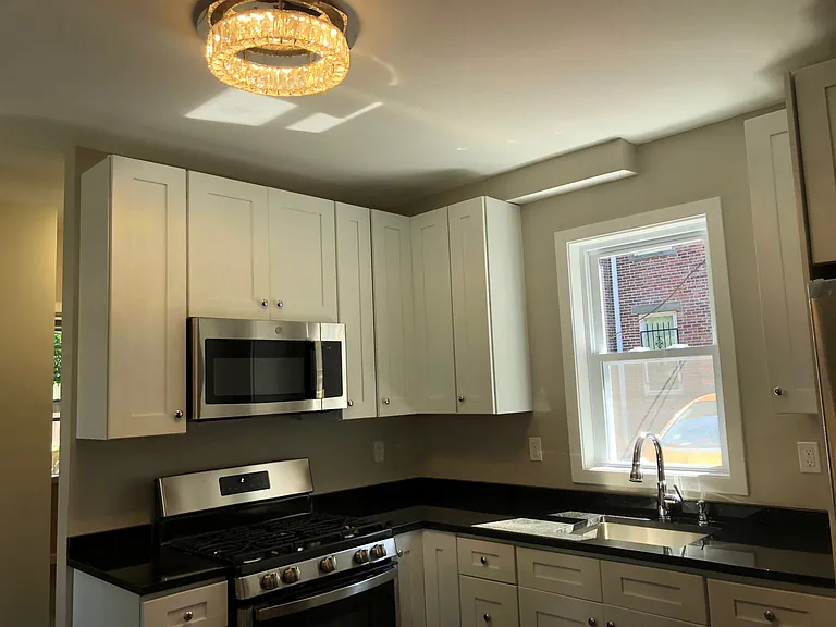 597 Chapel St #2R — Photo 7