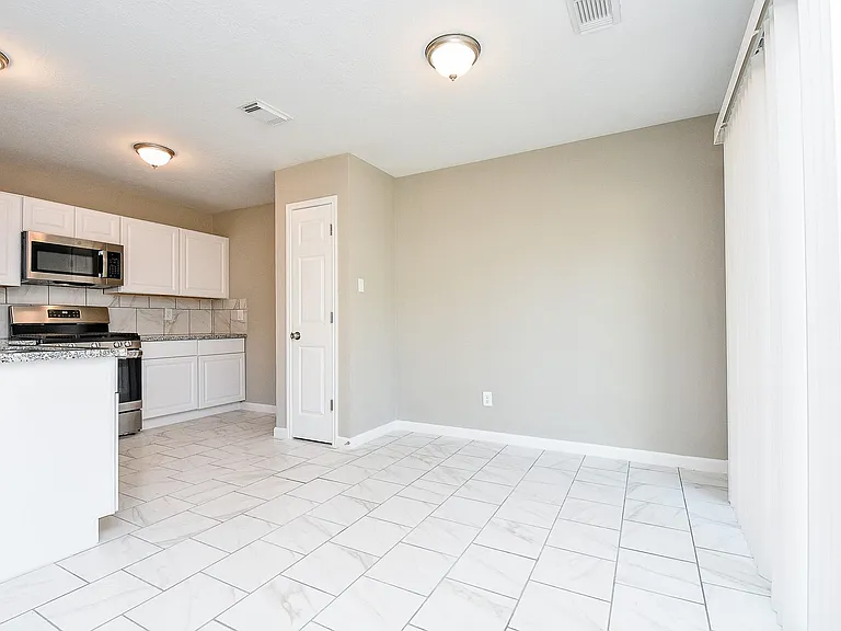 7818 Summer Place Dr — Photo 8