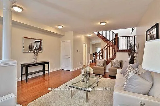 1339 Woodbine Ave #UPPER — Photo 2