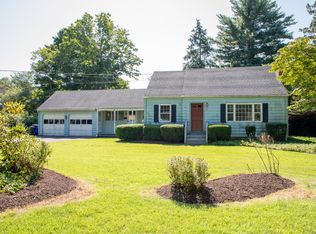 22 Barry Ln, Simsbury, CT 06070