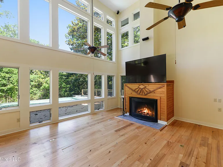 1220 Sunset Ave — Photo 4