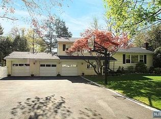 400 Annette Ct, Wyckoff, NJ 07481