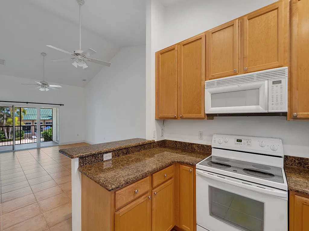 2 bed, 1168 sqft, $2,000 — Photo 3