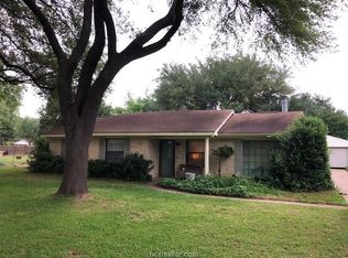 1 Willow Dr, Hearne, TX 77859