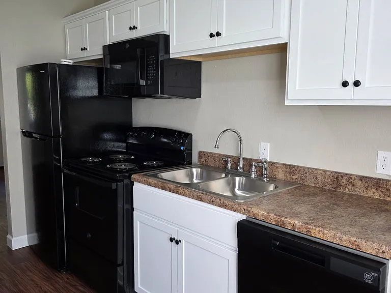 Cedar Pointe Apartments - Thomasville AL — Photo 35