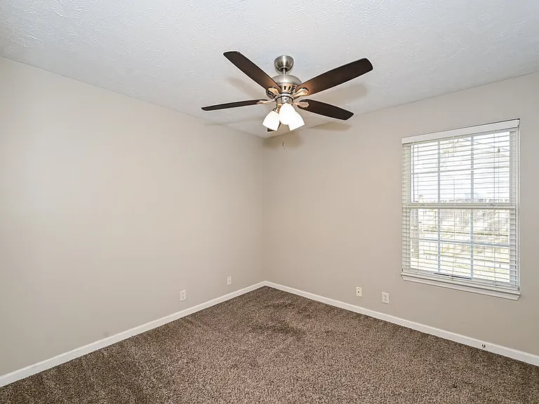 1147 Melvin Dr — Photo 12
