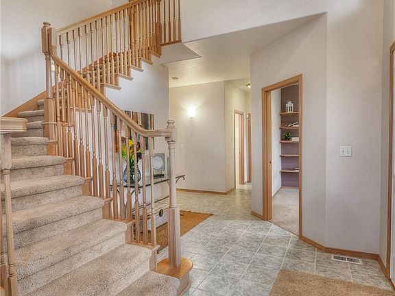 3rd image of 2540 20th Ave NE
