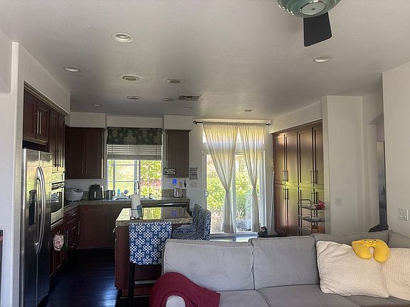 4th image of 742 Portofino Pl #B