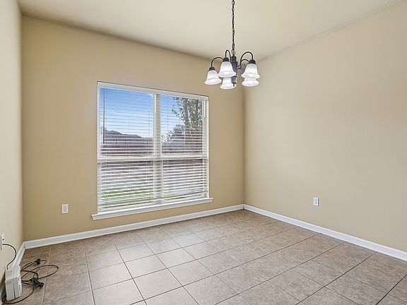 5th image of 17049 Jamestowne Dr