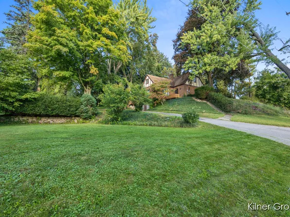 1241 Derby Dr NW, Grand Rapids, MI 49504