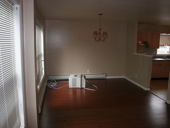 3rd image of 419 Amherst St #1