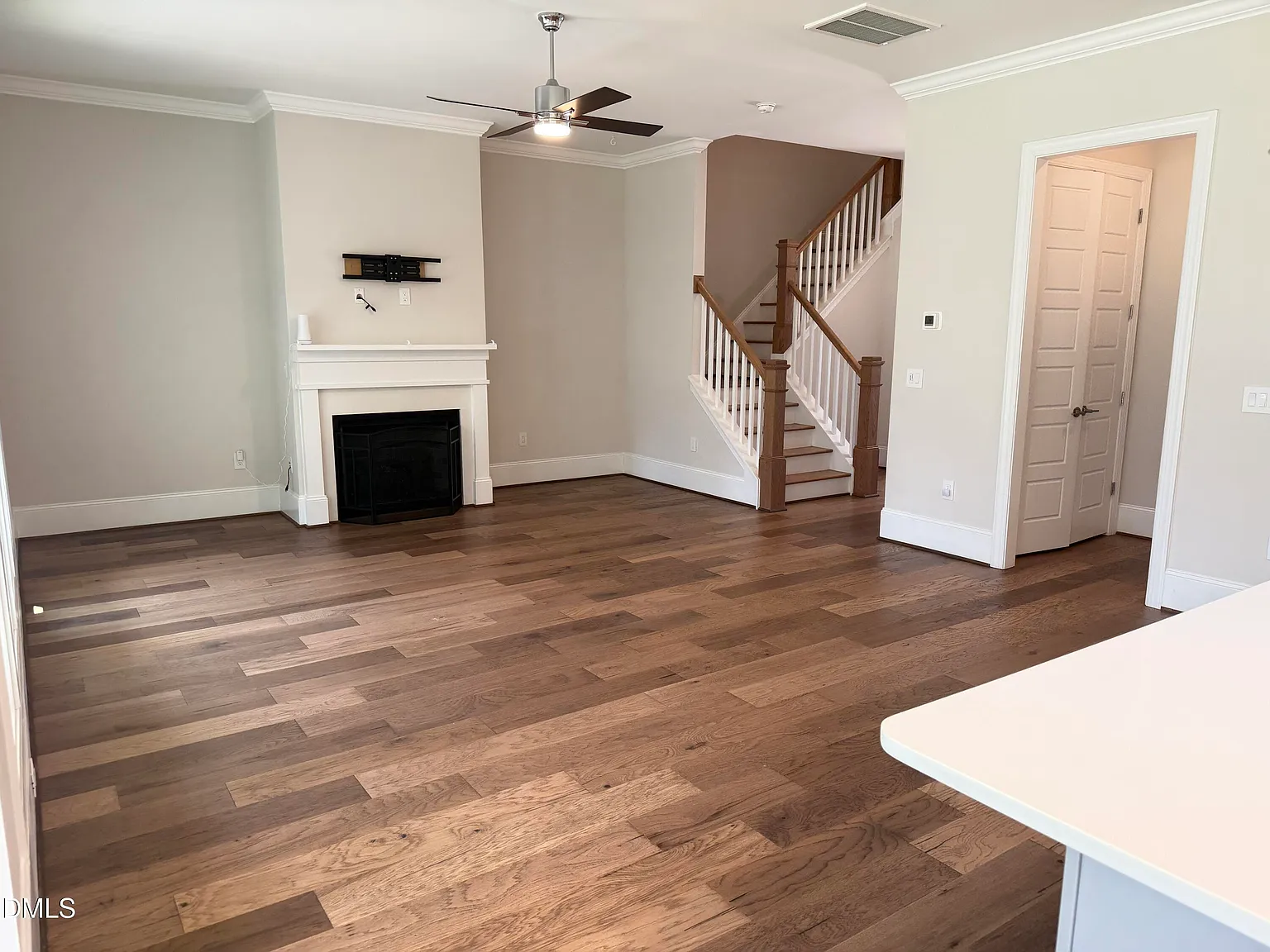 3 bed, 2.5 bath, 2230 sqft, $3,150 — Photo 2