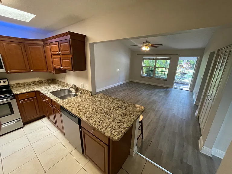 9073 SE Hobe Ridge Ave — Photo 9