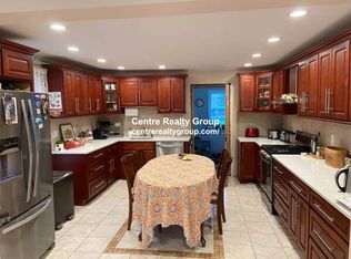 27 Hamilton Pl, Needham, MA 02494