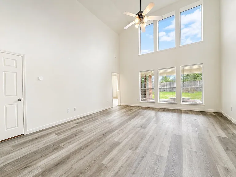 7219 Brookville Ln — Photo 3