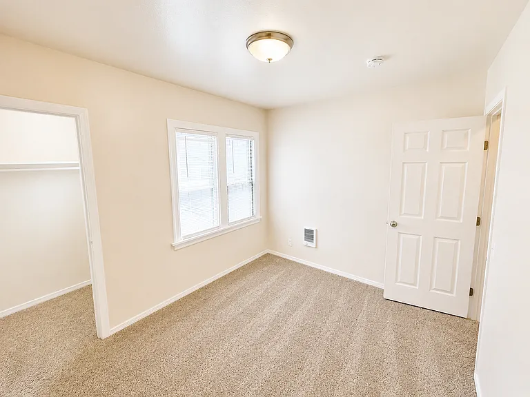 Town Manor Apartments — Photo 18