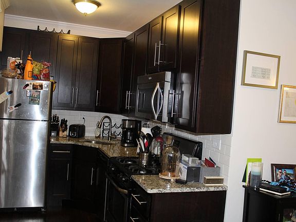 5th image of 1284 W Early Ave