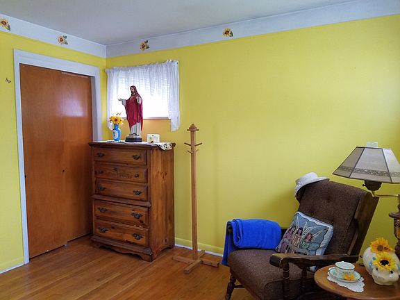 5th image of 224 Clair St