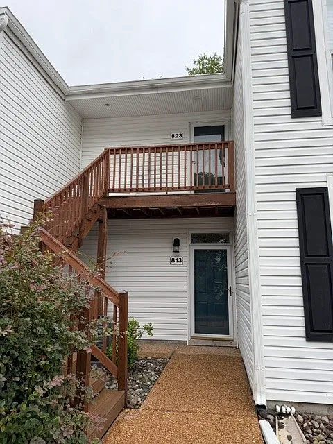 2 bed, 1070 sqft, $1,800 — Photo 2