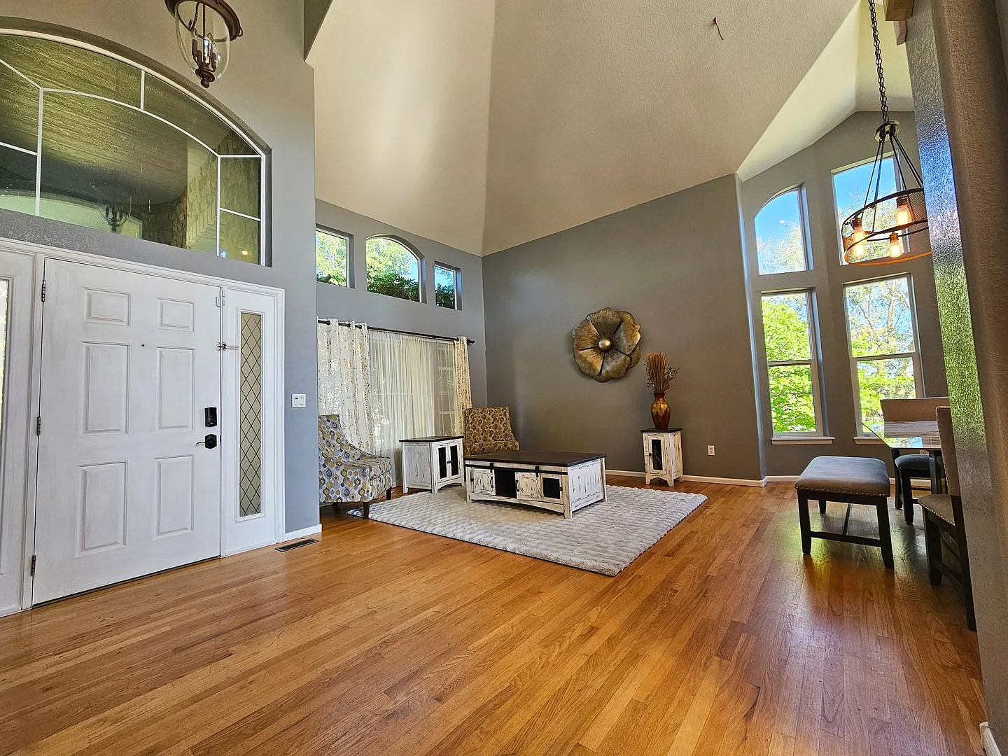 Long Realty & Property Management - Wonderful 6 Bedroom Home Backing to a Golf Course — Photo 3
