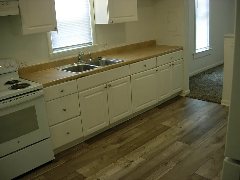 604B Lawn Ave — Photo 2