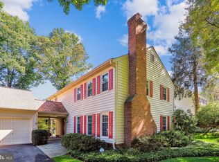 12417 Goldfinch Ct, Potomac, MD 20854