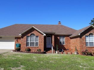 105 Clearlake Dr, Russellville, AR 72802