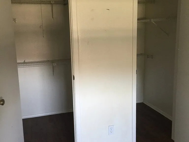 7056 N Holiday Dr — Photo 5