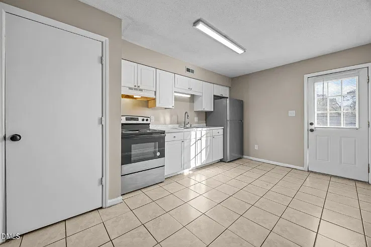 2 bed, 820 sqft, $1,350 — Photo 1