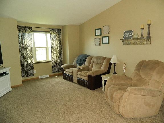3rd image of 2652 Meadowlark Dr