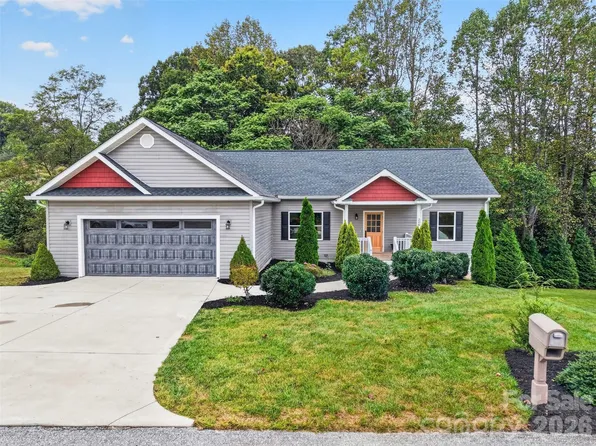 308 Beck Creek Cir, Flat Rock, NC 28731