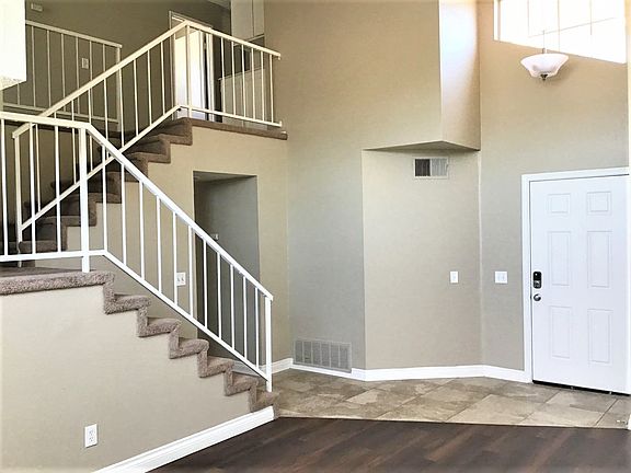 3rd image of 14919 Lavender Ln