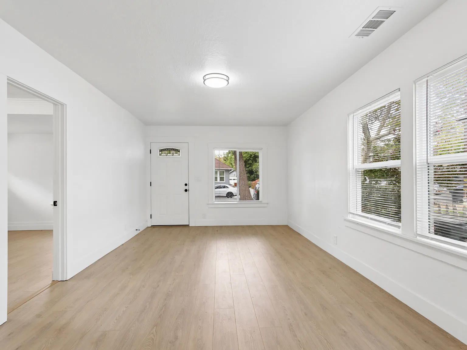2 bed, 943 sqft, $2,350 — Photo 2