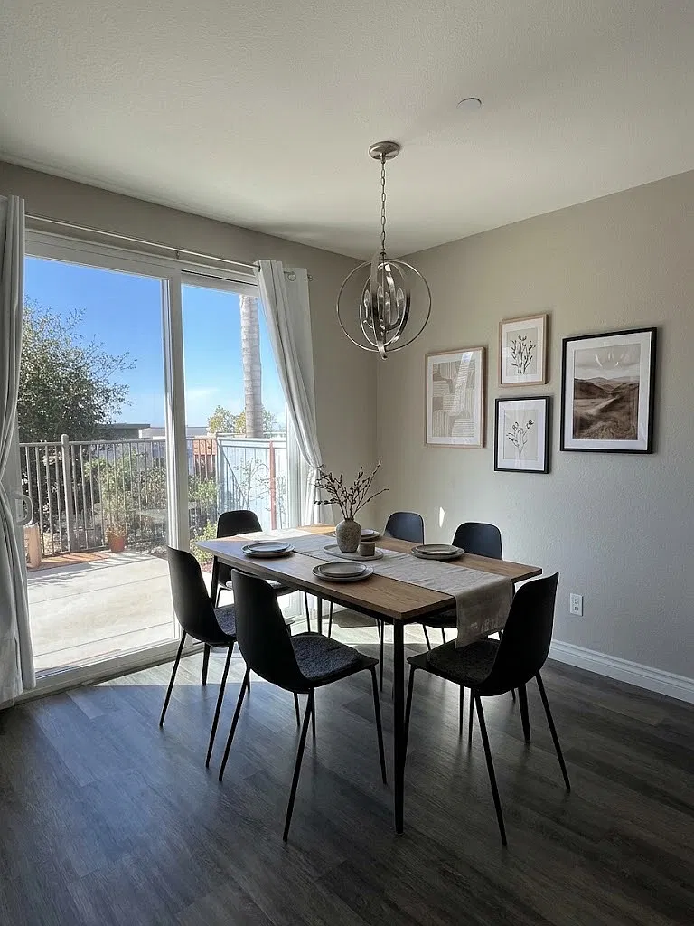 2 bed, 2.5 bath, 1279 sqft, $3,500 — Photo 2