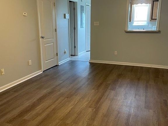3rd image of 2709 Pineview Dr #B