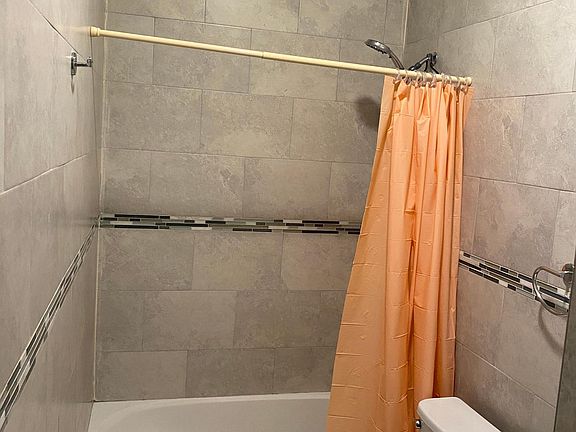 4th image of 521 Durant Ave #1