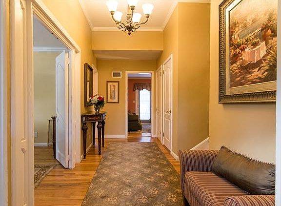 4th image of 30 Anpell Dr