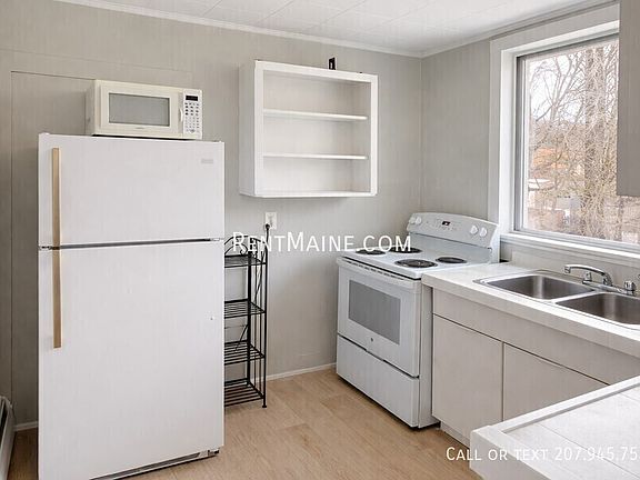 5th image of 254 Elm St APT 2