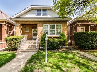 5052 W Wolfram St #1, Chicago, IL 60641