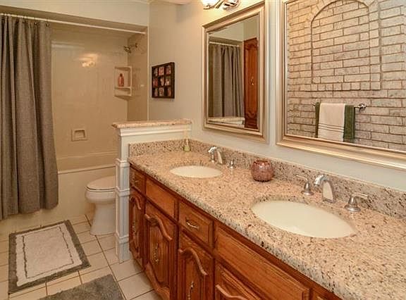 4th image of 2208 Fountain Head Dr