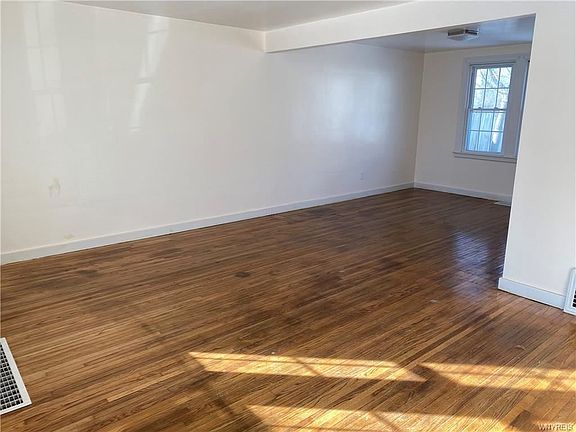 5th image of 48 Cleveland Dr