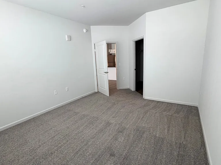 419 Apartments — Photo 38