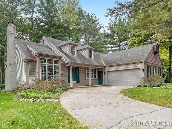 4th image of 16048 Baird Dr