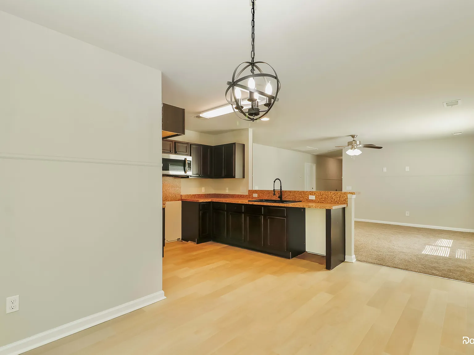 3 bed, 2.0 bath, 1246 sqft, $2,205 — Photo 3
