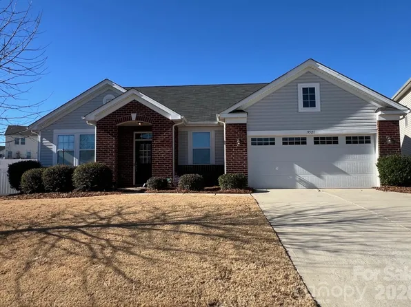 9521 Silverdale Ln, Charlotte, NC 28269