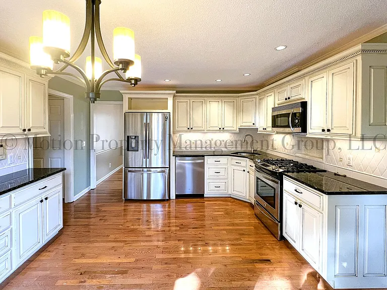 5312 Fairview Rd — Photo 2