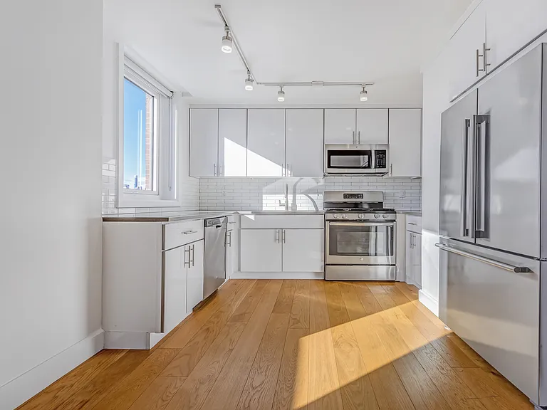30-92 29th St #7F — Photo 2